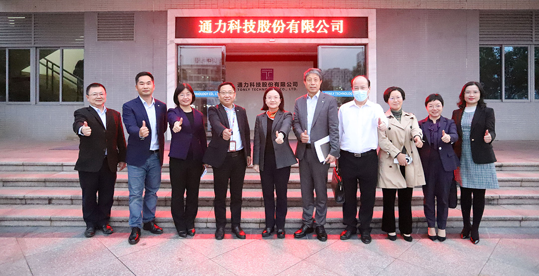 1657860081.jpg 惠州市政府李俊玲副市长一行到尊龙凯时人生就是搏科技调研 (2).jpg